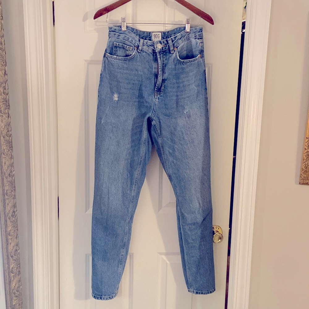 BDG WOMENS MOM HIGH RISE JEANS